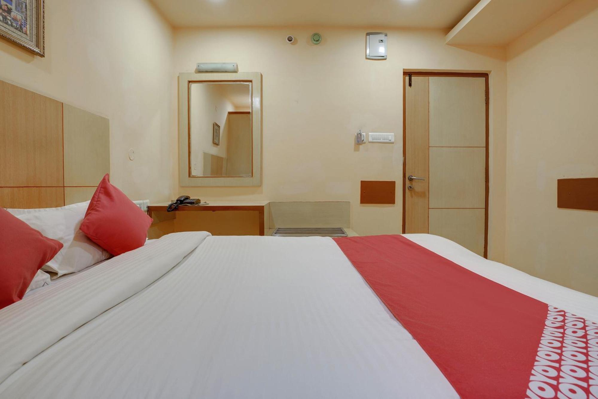 Hotel O Shanta Residency Lodge Sururnagar Exteriör bild