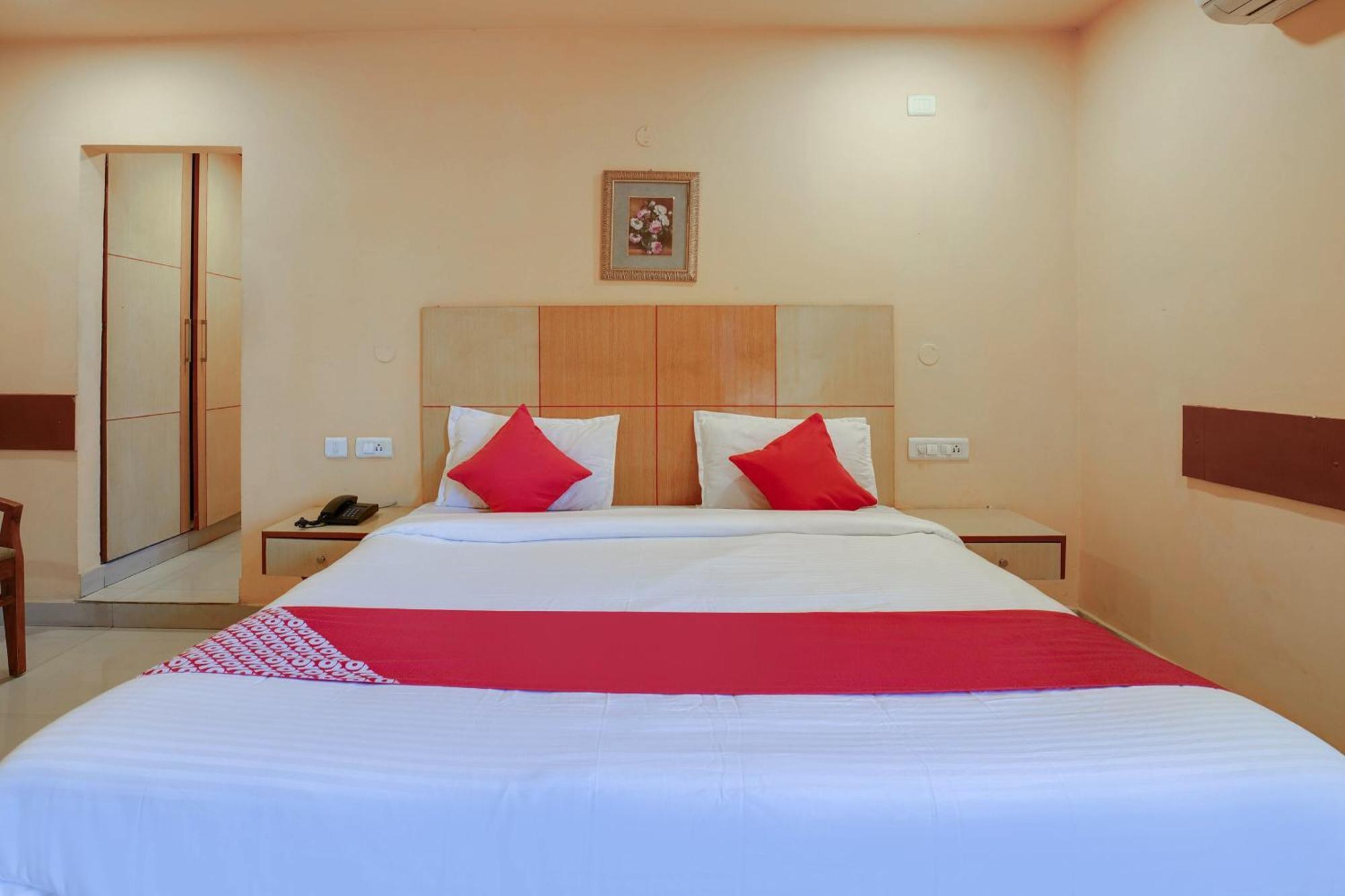 Hotel O Shanta Residency Lodge Sururnagar Exteriör bild