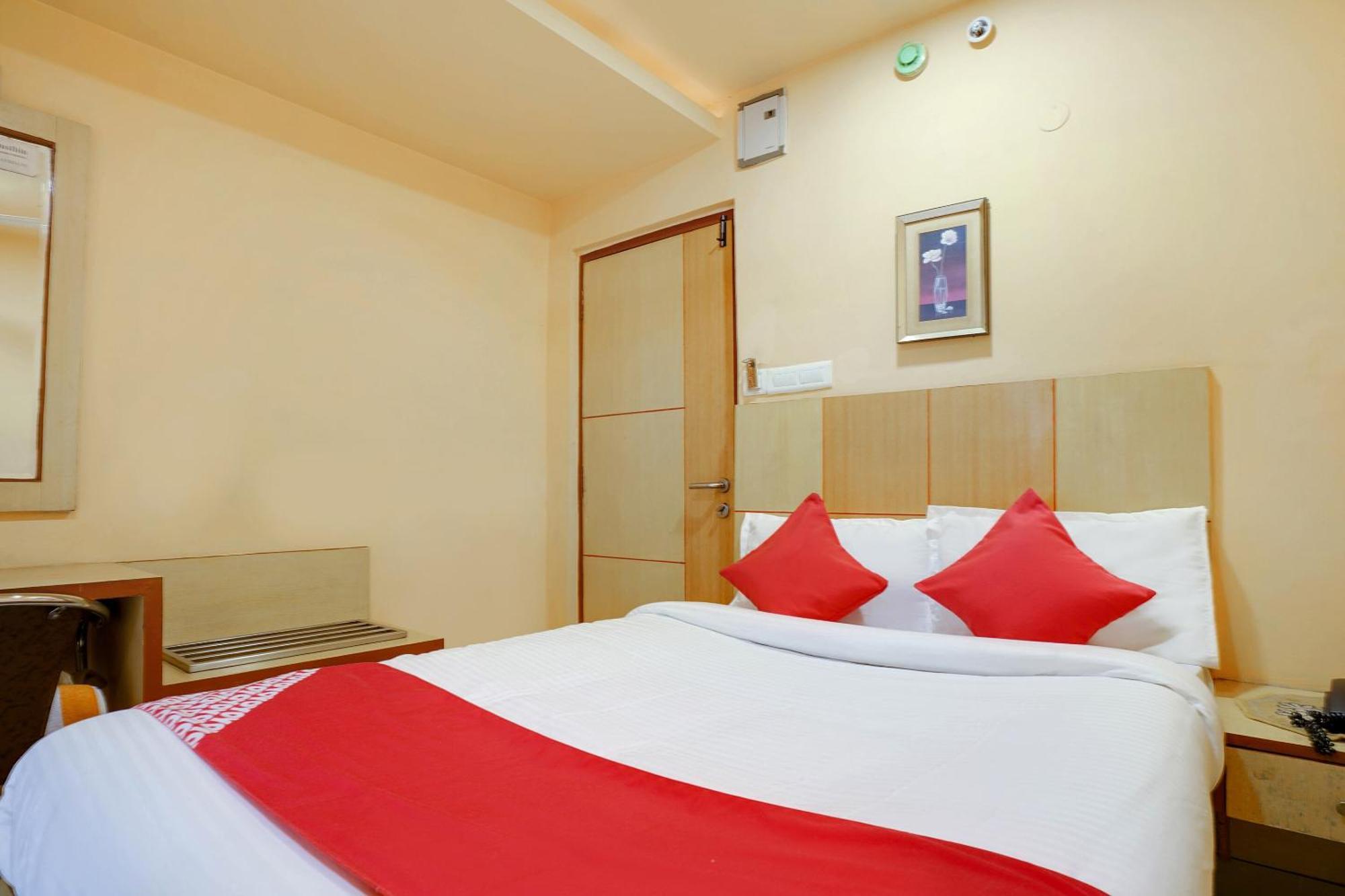 Hotel O Shanta Residency Lodge Sururnagar Exteriör bild
