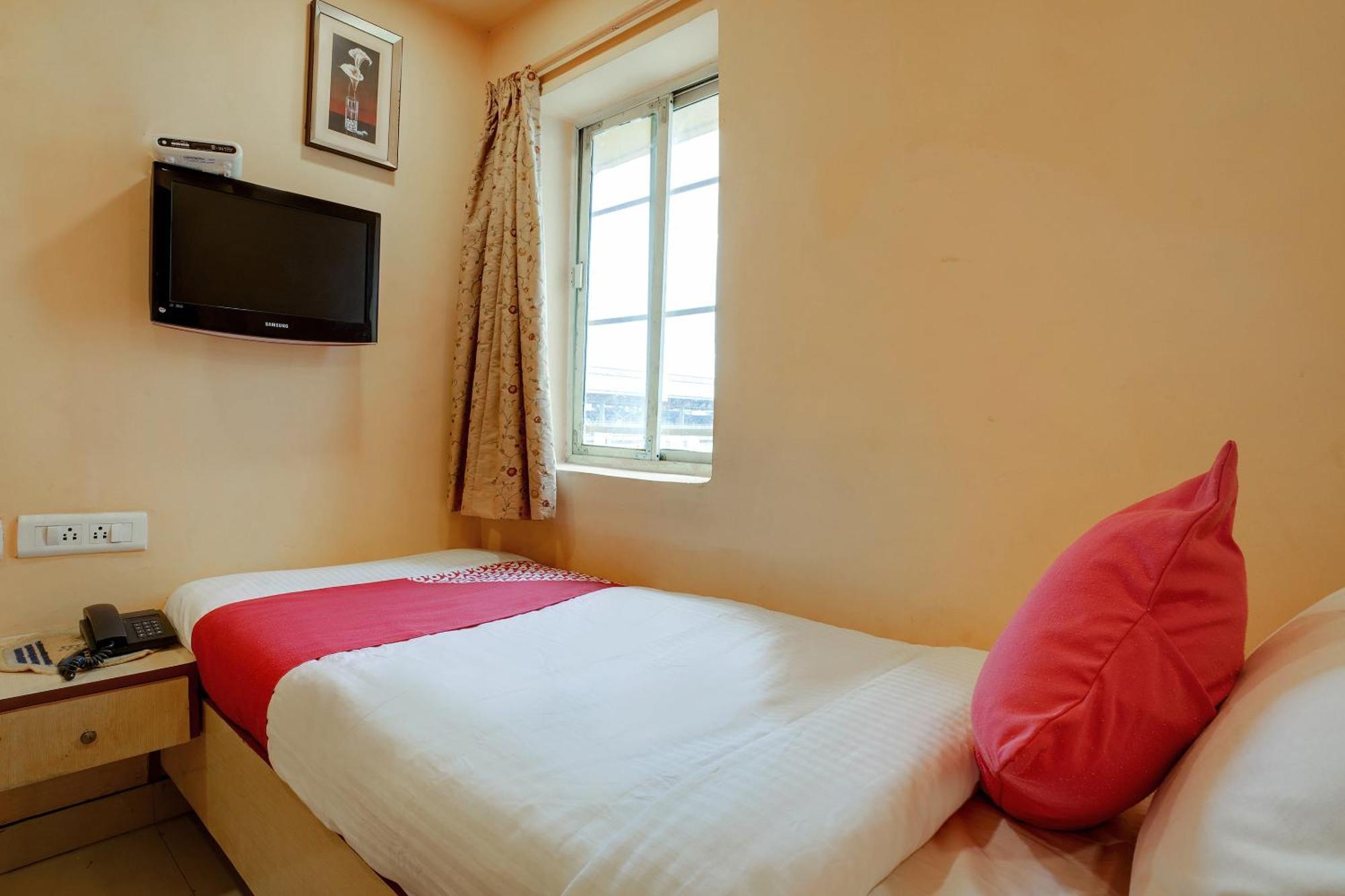 Hotel O Shanta Residency Lodge Sururnagar Exteriör bild